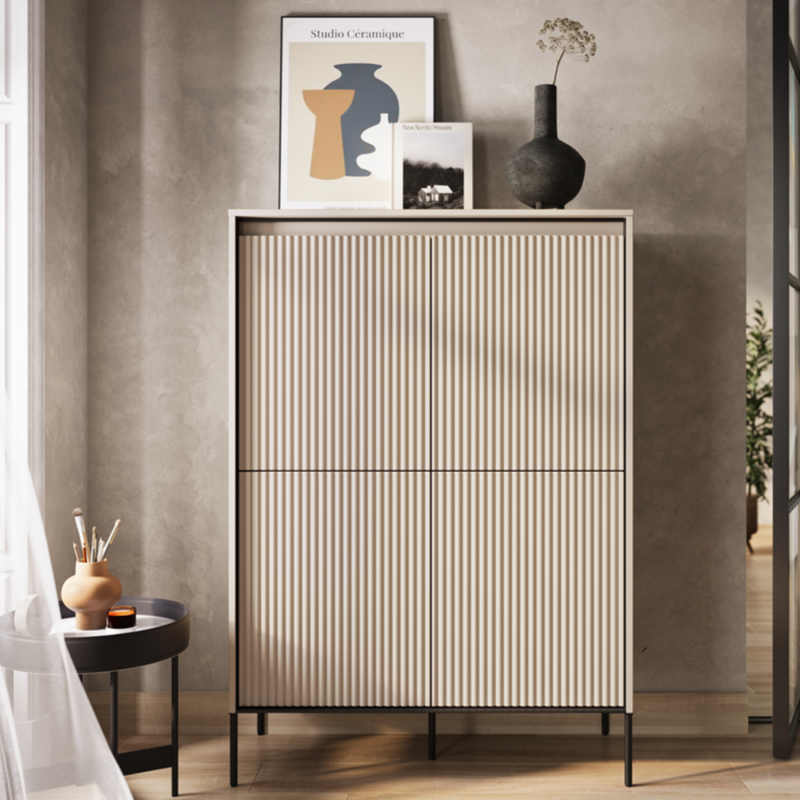 Hohe Kommode TREND TR-03 in Sandbeige Farbe in modernem Wohnzimmer – stilvoll und funktional