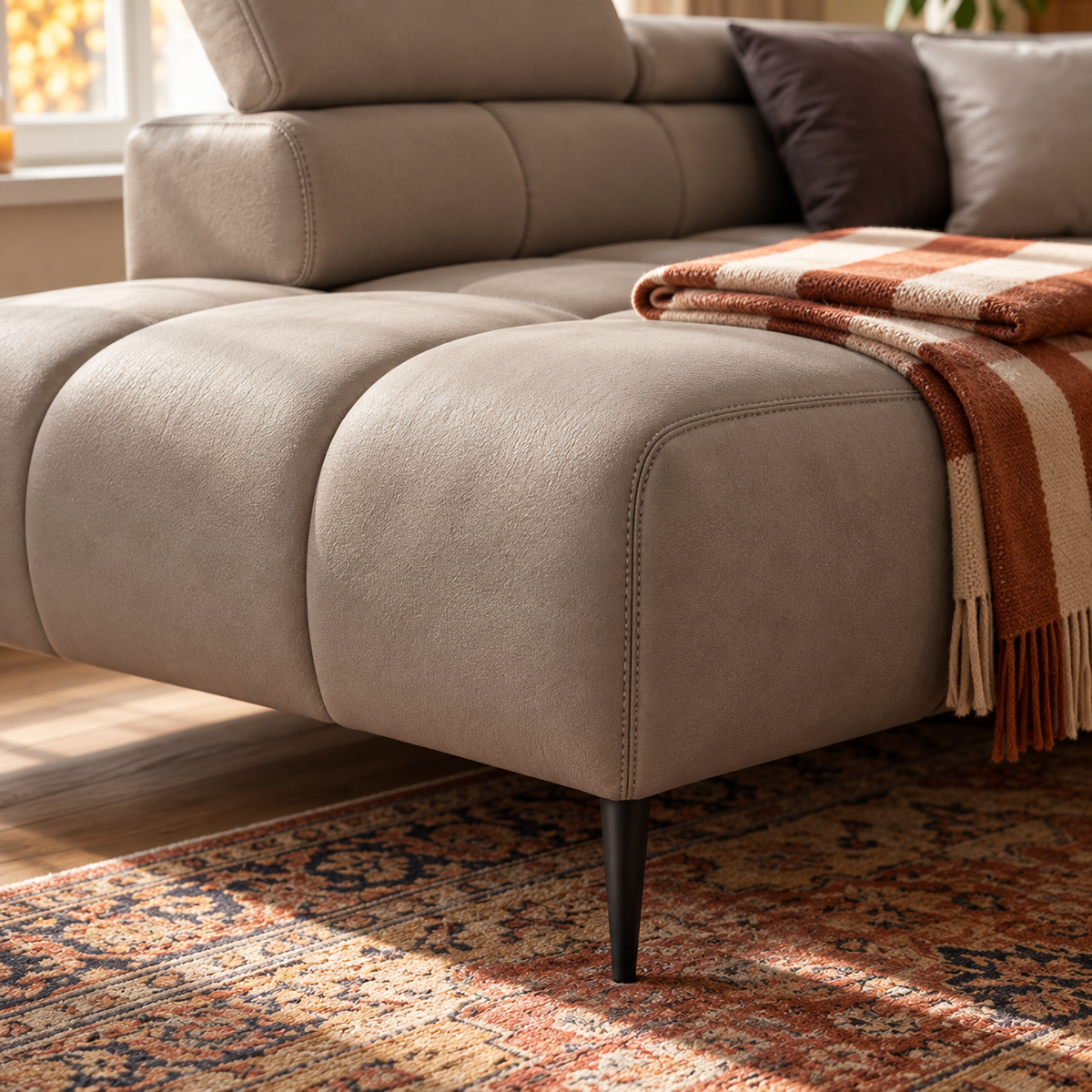 Ecksofa PLAZA L mit elektrischer Sitzverstellung und verstellbaren Kopfstützen – modern & komfortabel, Samt Solar 16 - Taupe, Beige
