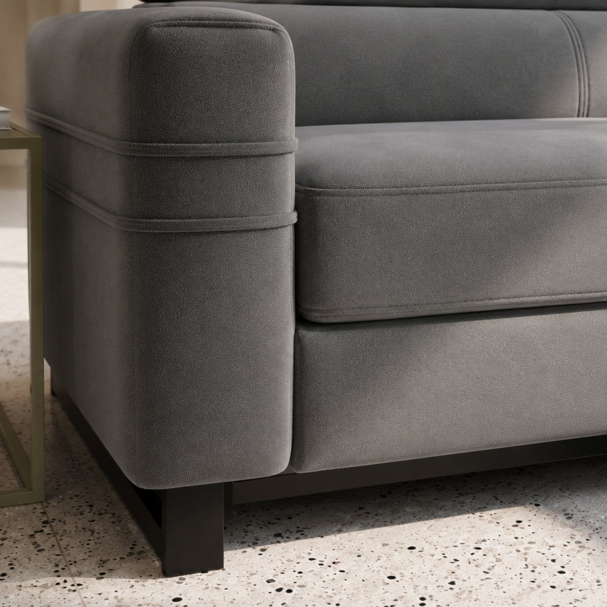 Ecksofa LIVIO – Verstellbare Kopfstützen, Schlaffunktion, Bettkasten & Matt Velvet 85 - Grau