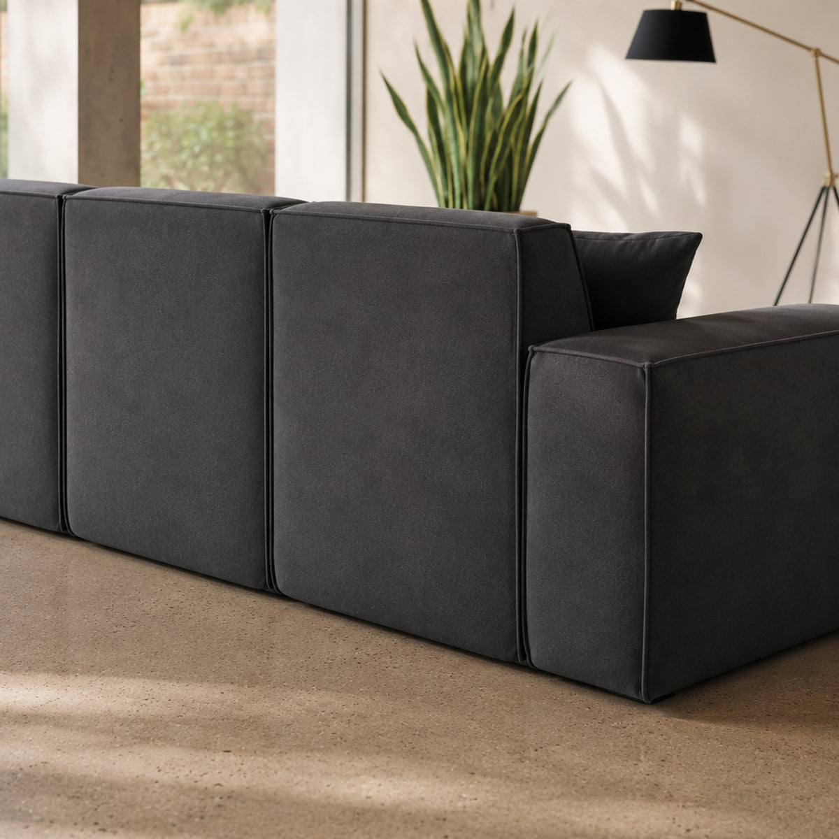 Modernes Ecksofa Luga L - breite Armlehnen, Dekokissen & Samt-Velours Opera - Grau