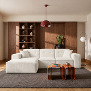 Modernes Ecksofa Luga L - breite Armlehnen, Dekokissen & Chenille Stoff, Creme (Perfect Harmony 01)