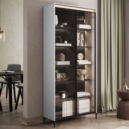 Glasvitrine TREND TR‑07 in Grau in modernem Wohnraum – stilvoll und elegant